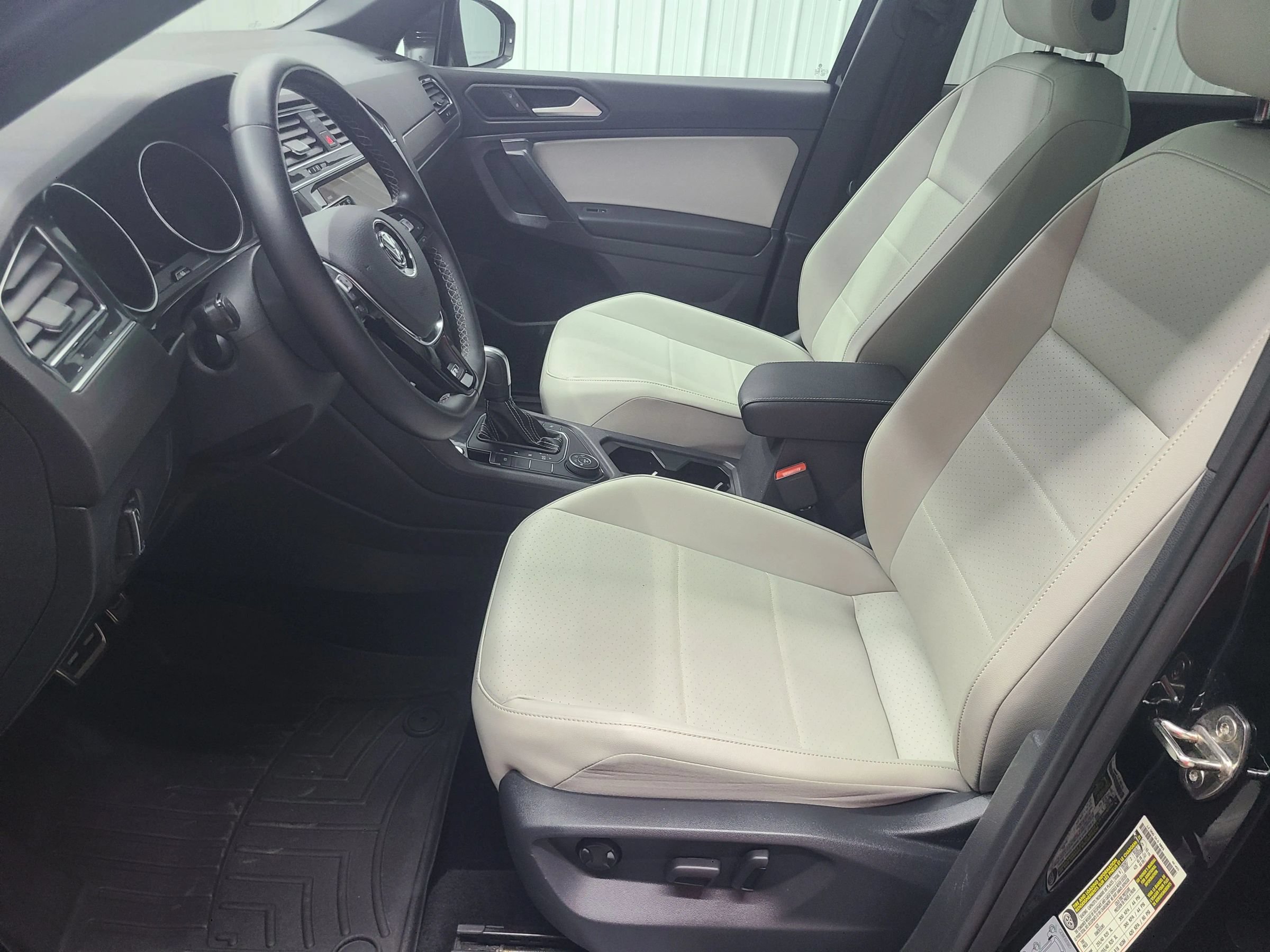 Used 2021 Volkswagen Tiguan SE R-Line AWD/4WD image 23