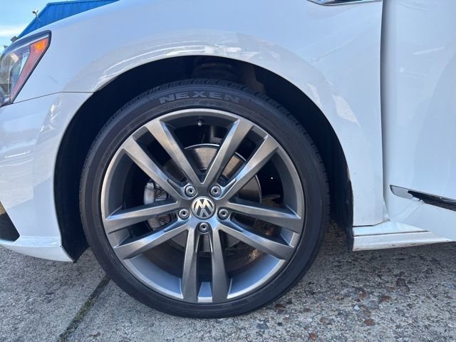 Used 2017 Volkswagen Passat 1.8T R-Line image 28