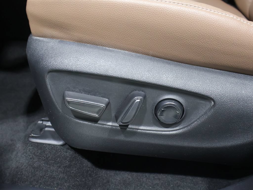 Used 2025 Toyota Grand Highlander AWD Hybrid image 12