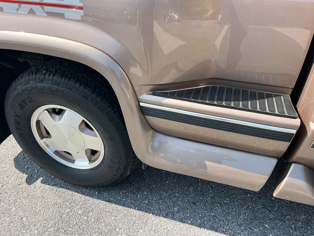 Used 1995 Chevrolet Silverado 1500 4x4 Regular Cab image 14