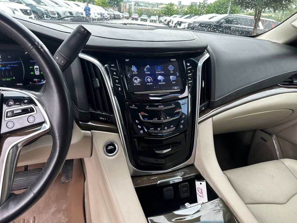 Used 2020 Cadillac Escalade ESV Luxury RWD image 23