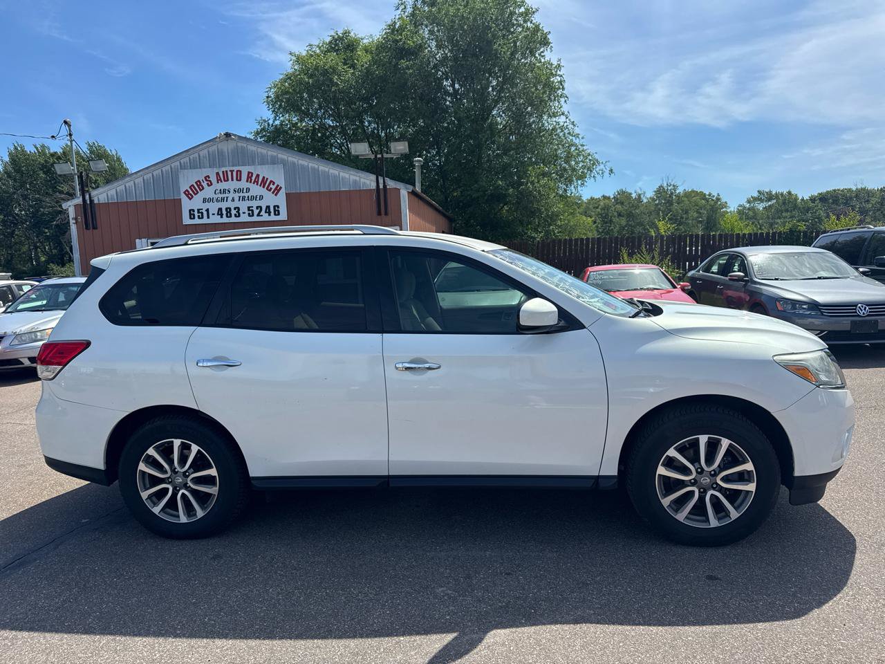 Used 2014 Nissan Pathfinder SV w/ Trailer Tow Package AWD/4WD image 4