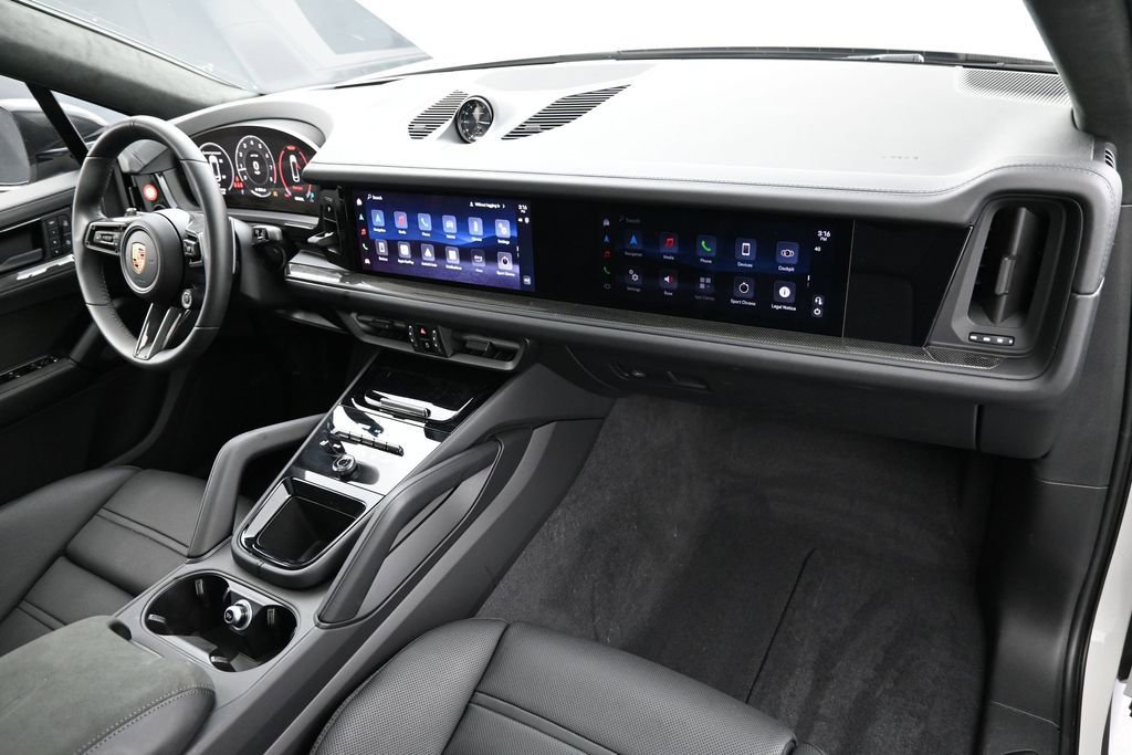 Certified 2026 Porsche Cayenne GTS AWD/4WD image 31