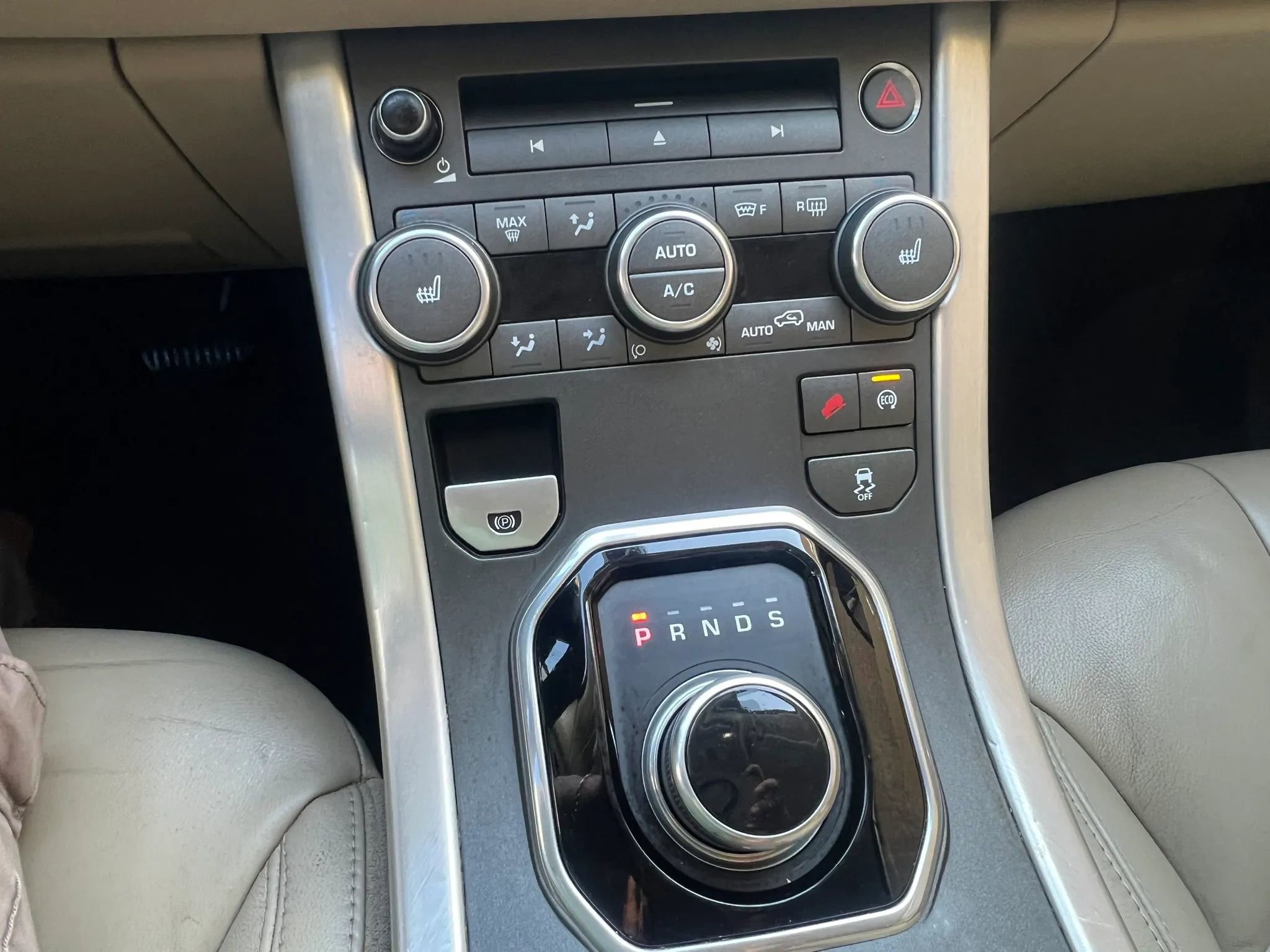 Used 2014 Land Rover Range Rover Evoque Pure Plus image 18