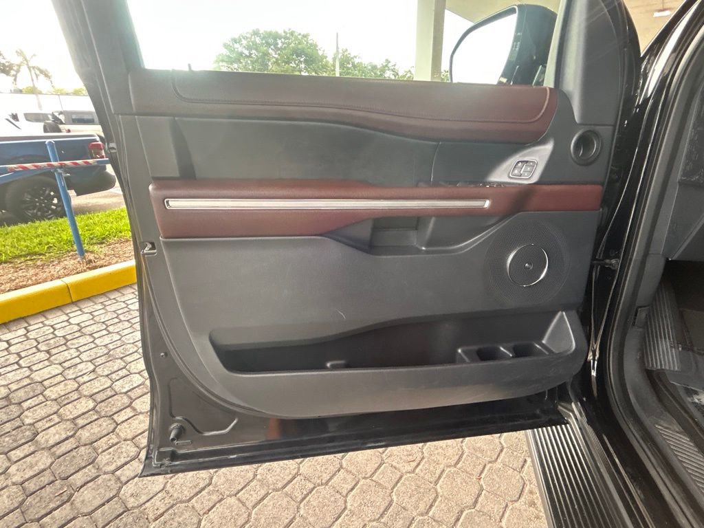 Used 2024 Ford Expedition Limited image 34