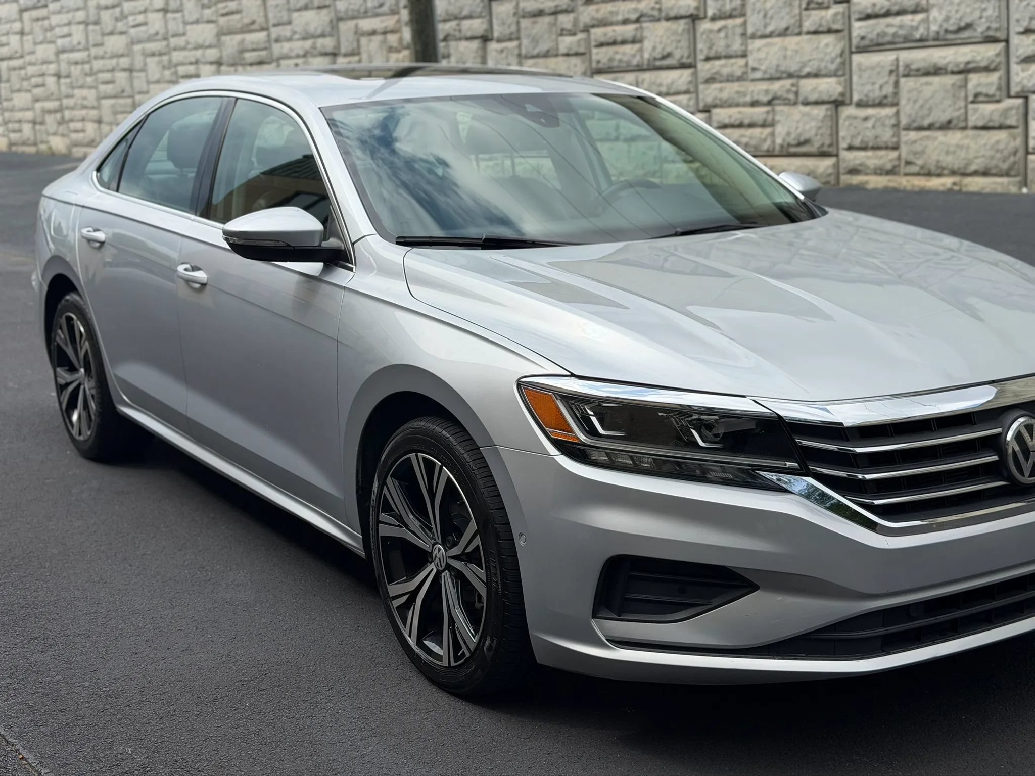Used 2020 Volkswagen Passat 2.0T SEL FWD image 40