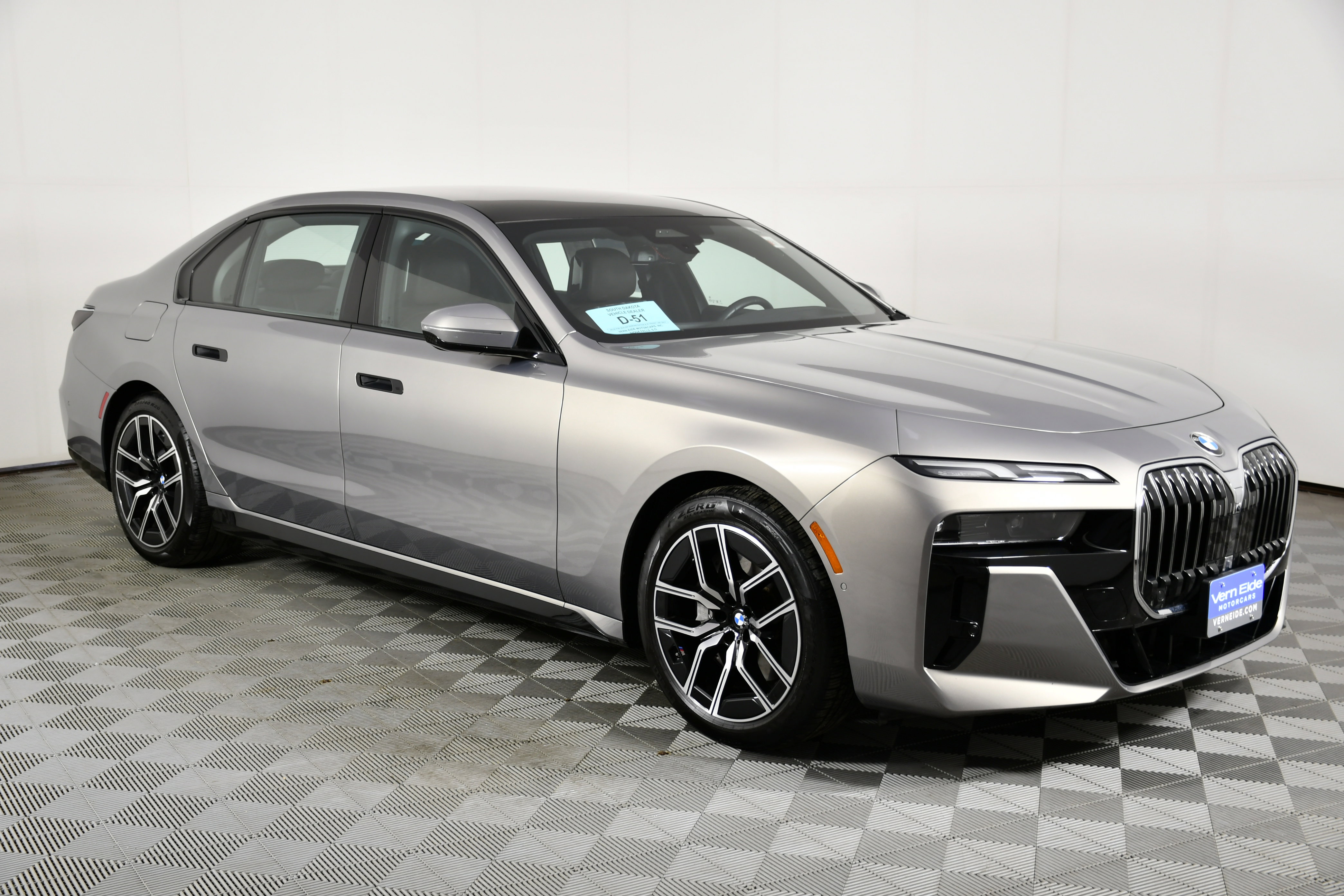 Used 2025 BMW 740i xDrive image 4