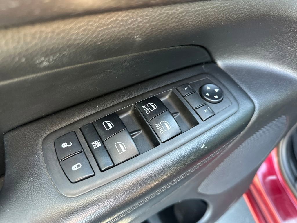 Used 2018 Jeep Grand Cherokee Altitude AWD/4WD image 12