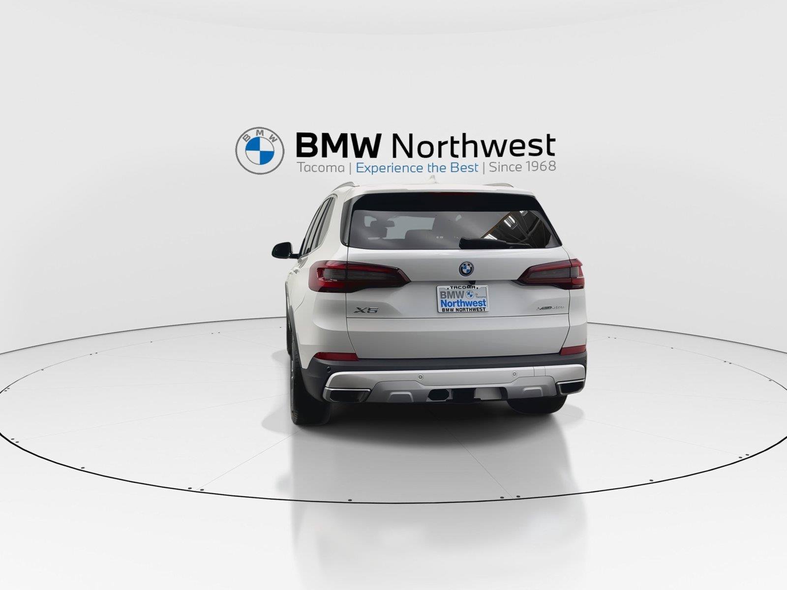 Used 2023 BMW X5 xDrive45e w/ Parking Assistance Package AWD/4WD image 2