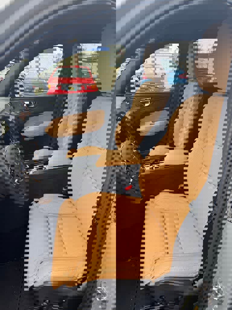 Used 2025 Volvo XC60 B5 Ultra image 11