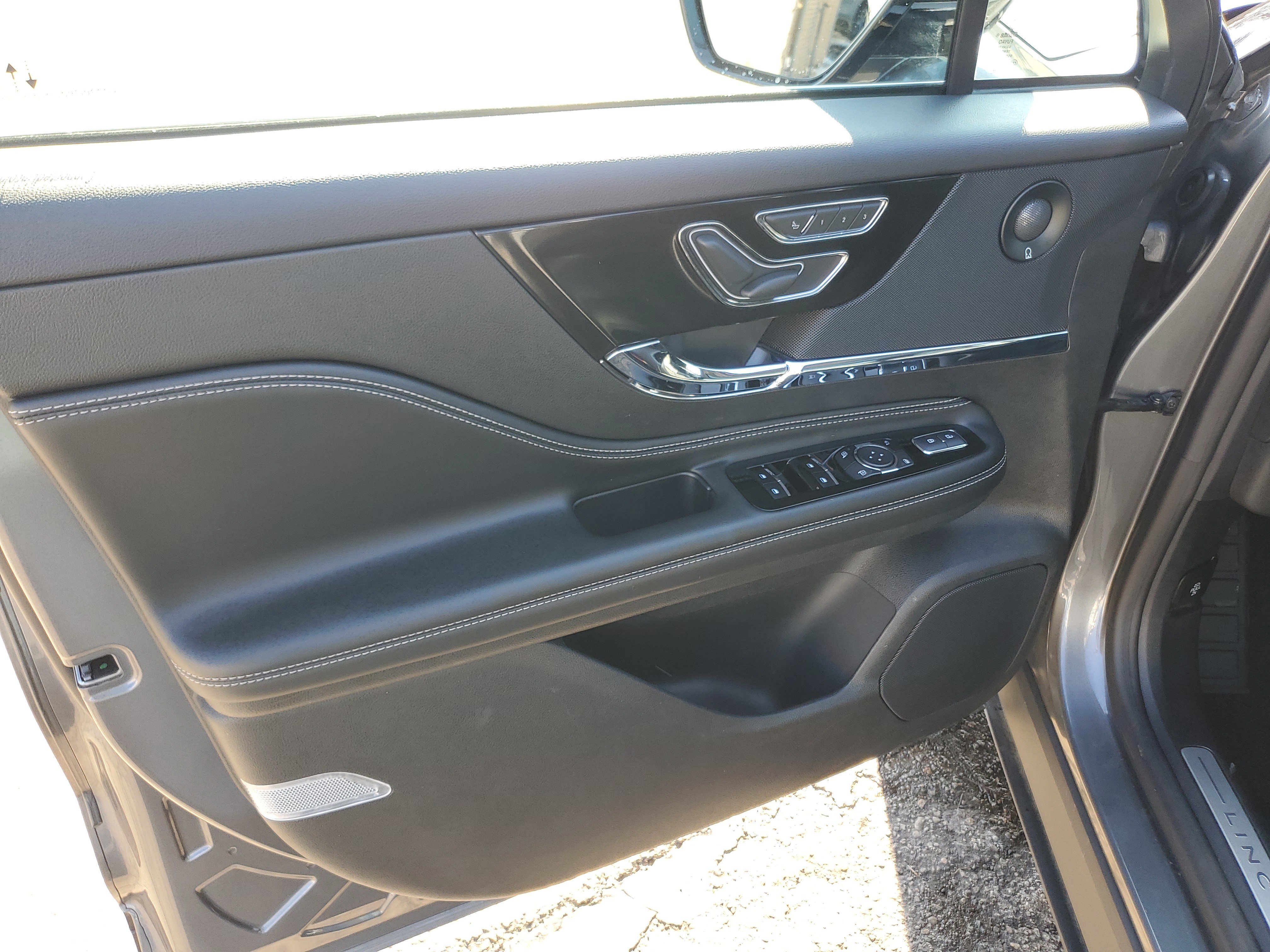 Certified 2022 Lincoln Corsair Reserve w/ Equipment Group 201A image 10