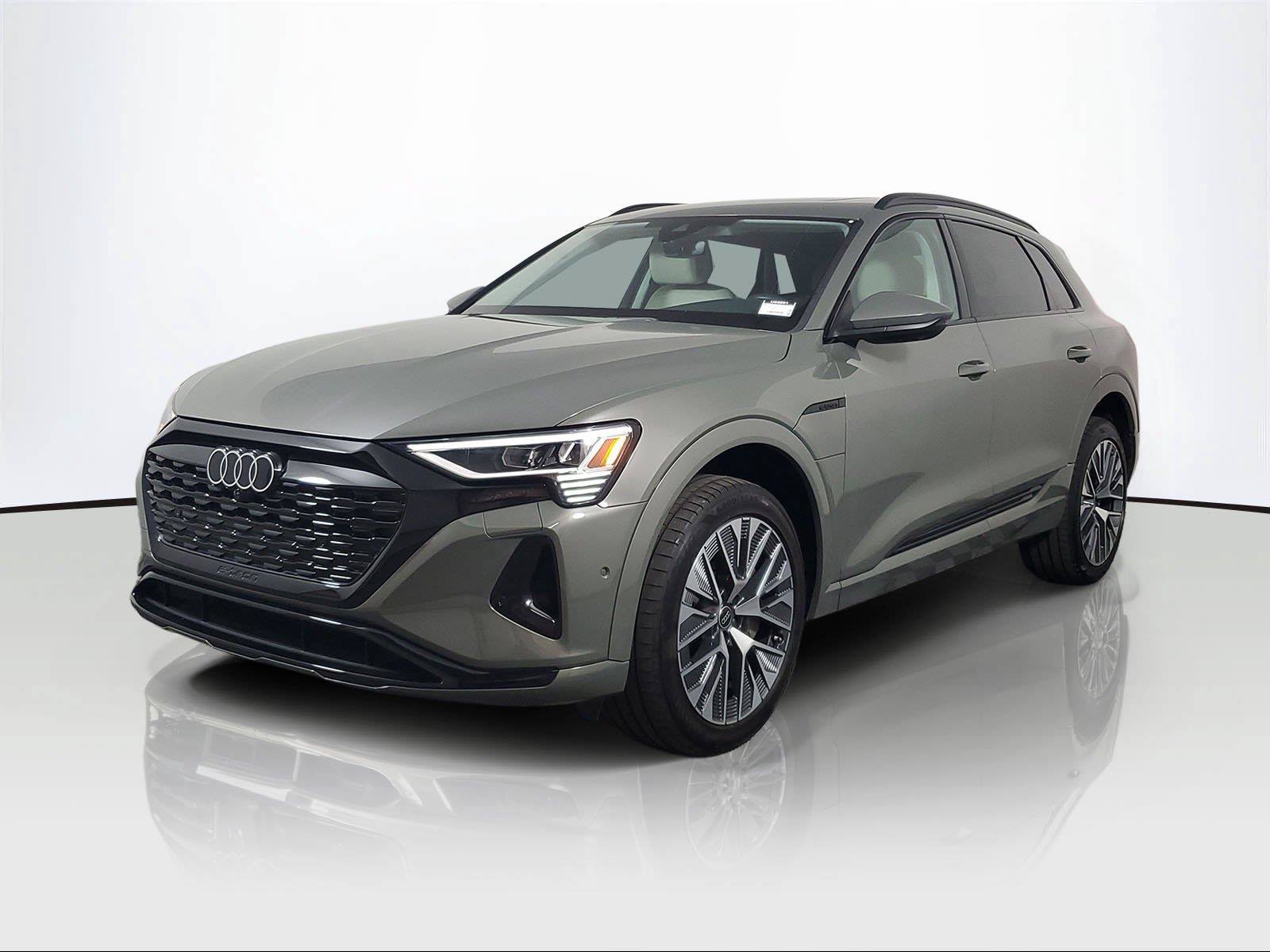 Used 2024 Audi Q8 e-tron Premium Plus w/ Premium Plus Package AWD/4WD image 3