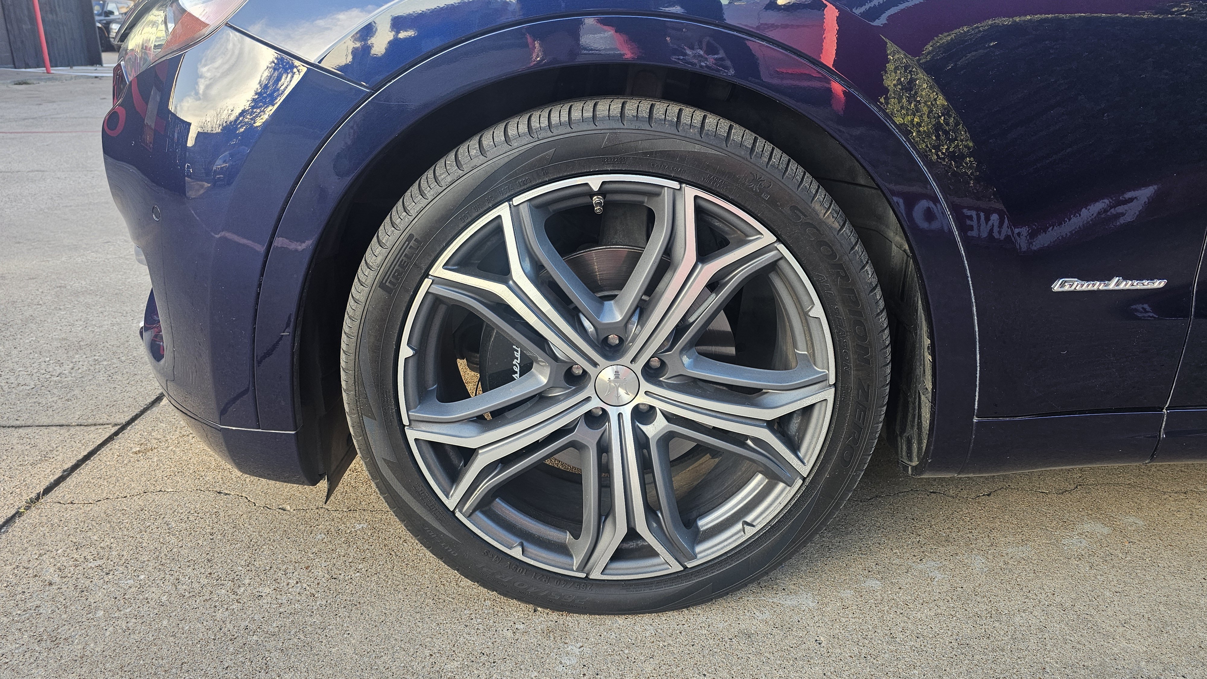 Used 2019 Maserati Levante GranLusso AWD/4WD image 16