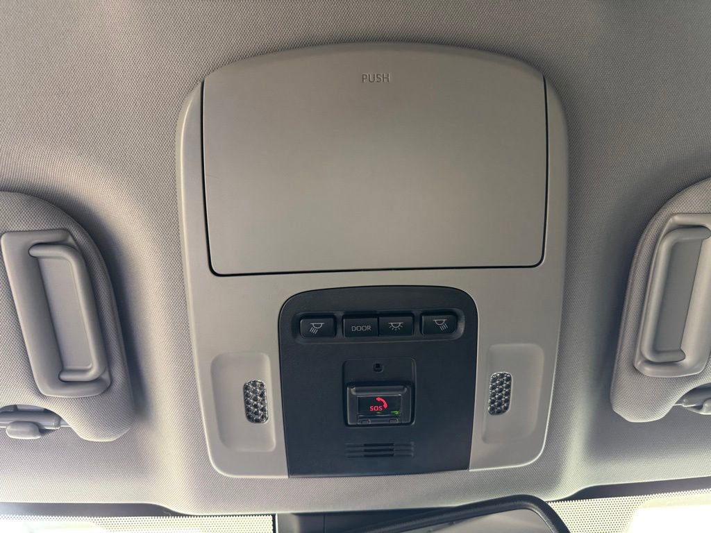 Used 2021 Toyota Camry XLE FWD image 39