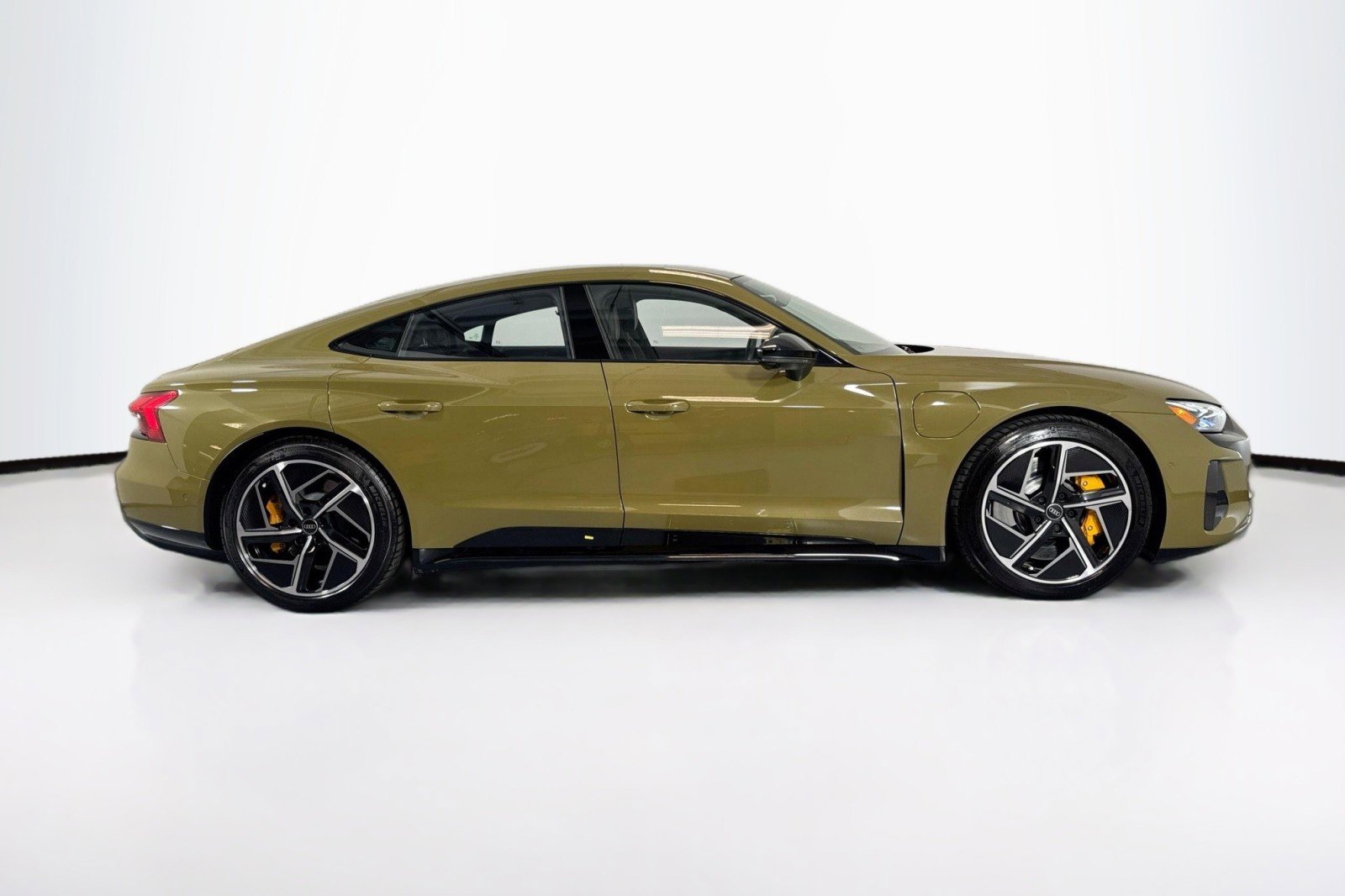 Used 2024 Audi RS e-tron GT image 4