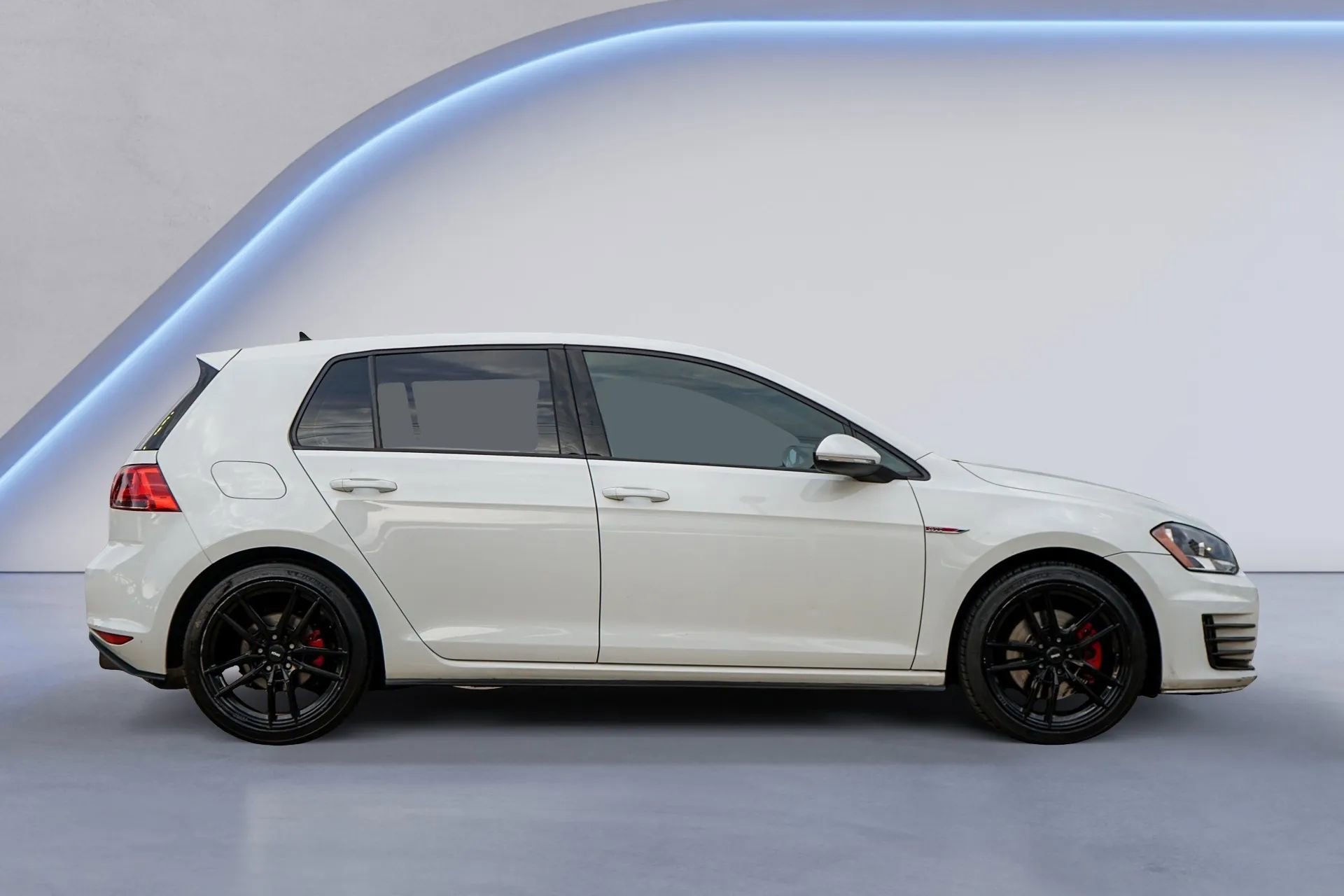 Used 2015 Volkswagen Golf 4-Door image 8