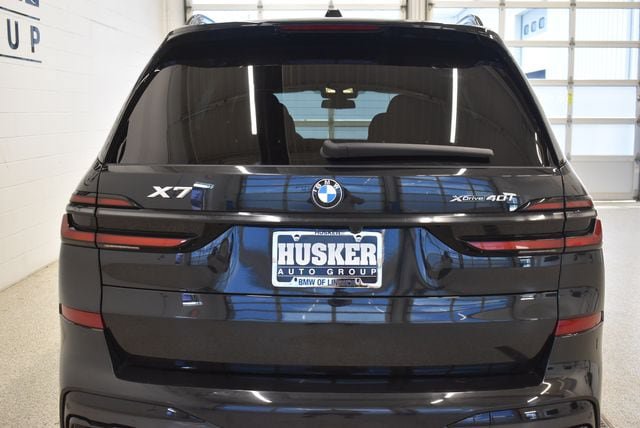 Used 2026 BMW X7 xDrive40i AWD/4WD image 11