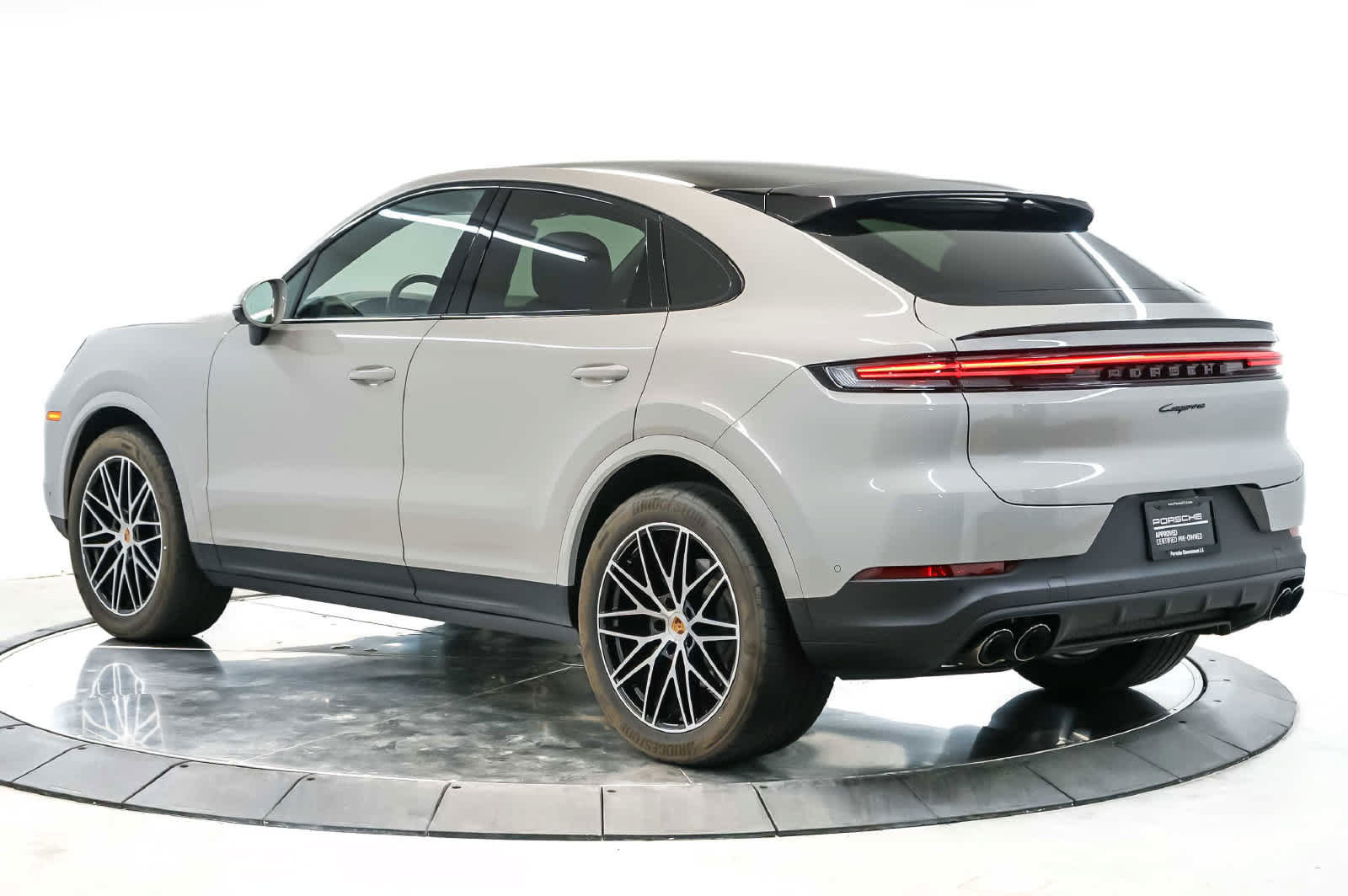 Certified 2026 Porsche Cayenne Coupe AWD/4WD image 3