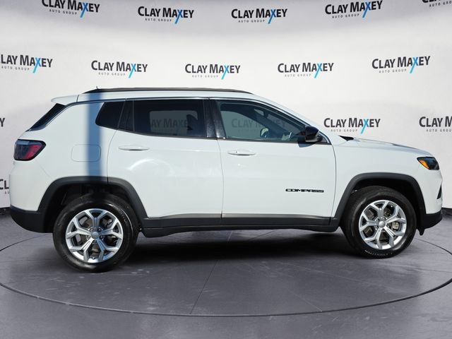 Used 2024 Jeep Compass Latitude AWD/4WD image 6