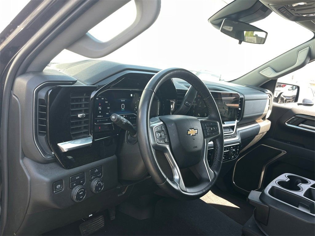Used 2022 Chevrolet Silverado 1500 LT image 9