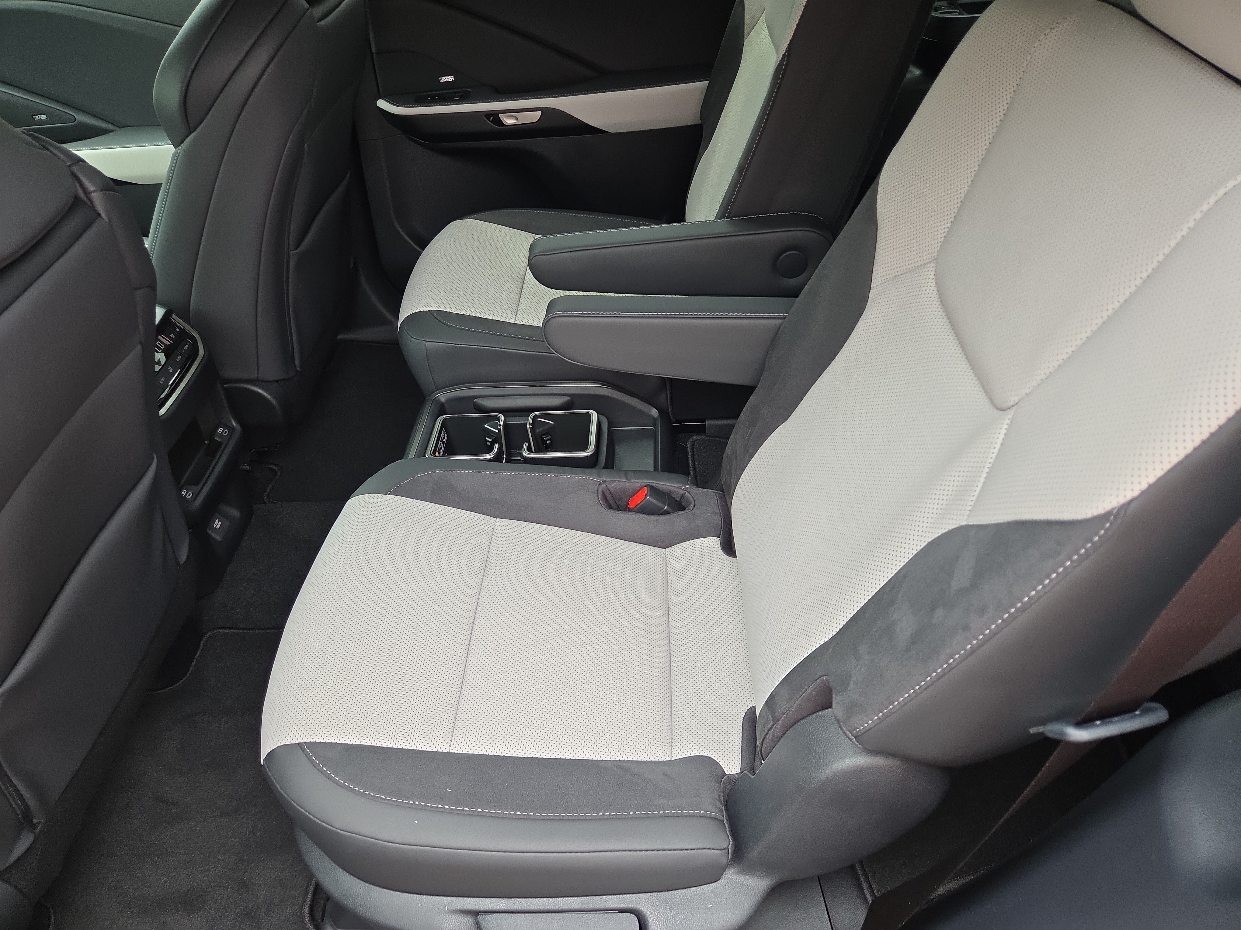 New 2026 Lexus TX 500h AWD image 10