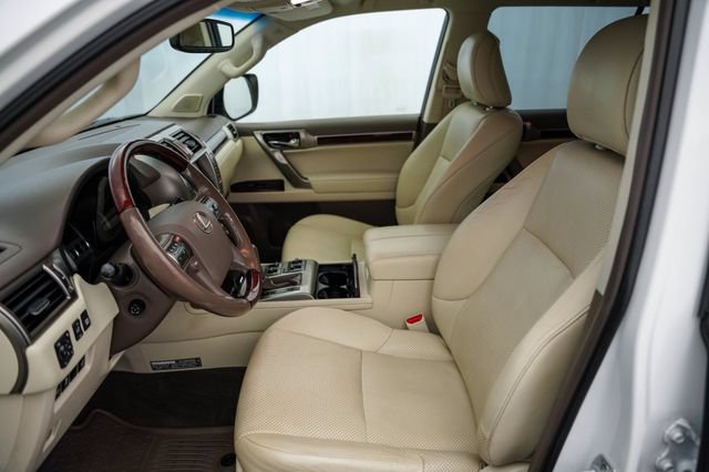 Used 2017 Lexus GX 460 Luxury w/ Preferred Accessory Package AWD/4WD image 18