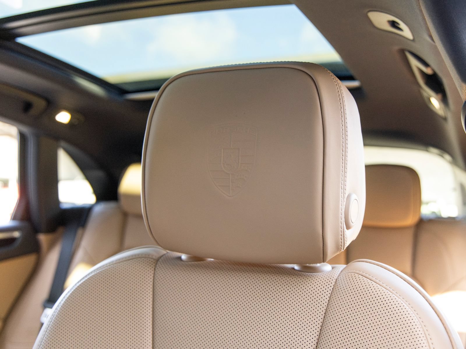 Certified 2026 Porsche Macan AWD/4WD image 34