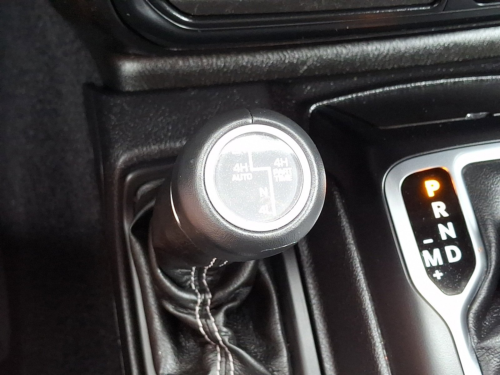 Used 2018 Jeep Wrangler Unlimited Sahara AWD/4WD image 25