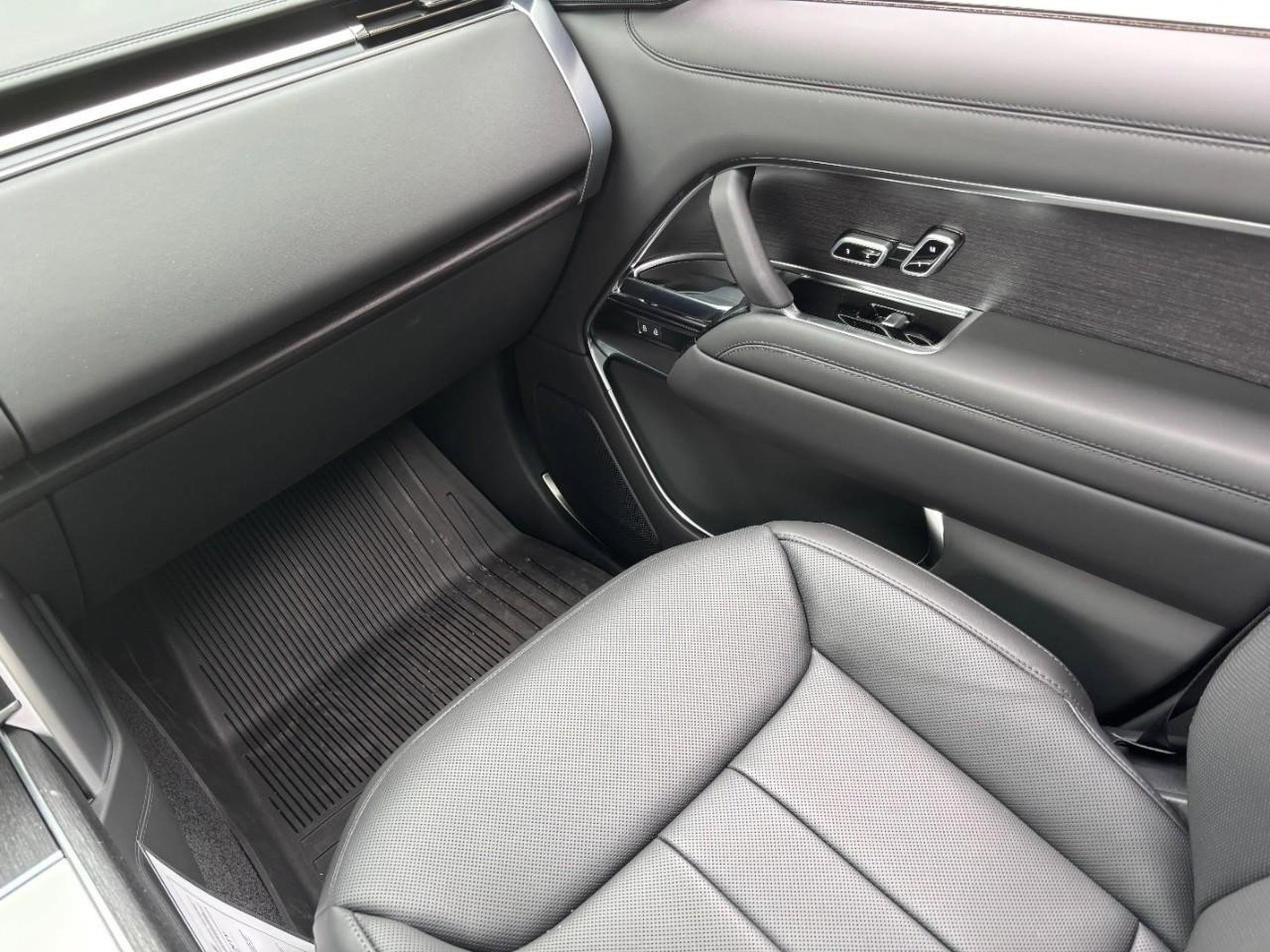 New 2025 Land Rover Range Rover SE image 19