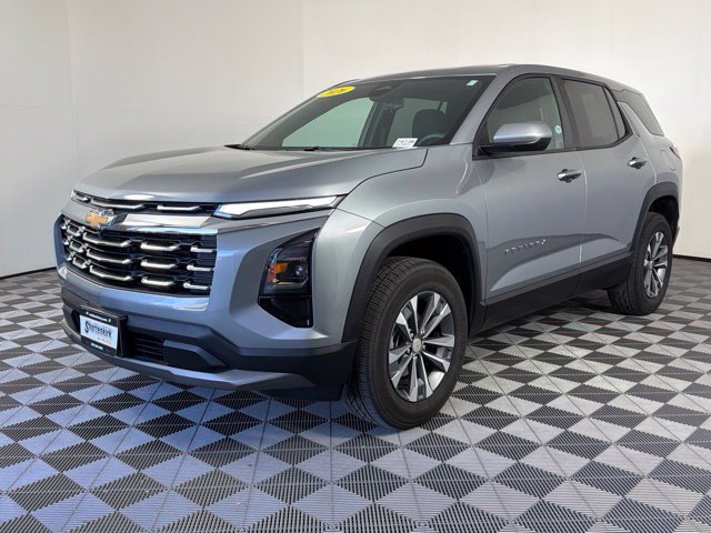 Used 2026 Chevrolet Equinox LT FWD image 2