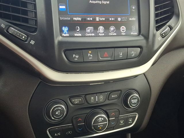 Used 2017 Jeep Cherokee Overland w/ Technology Group FWD image 22
