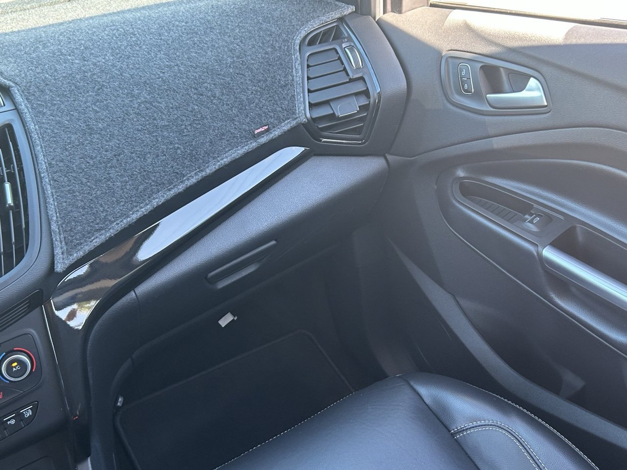 Used 2019 Ford Escape Titanium AWD/4WD image 20