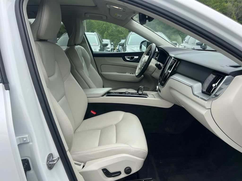 Certified 2024 Volvo XC60 B5 Core w/ Protection Package Premier AWD/4WD image 29