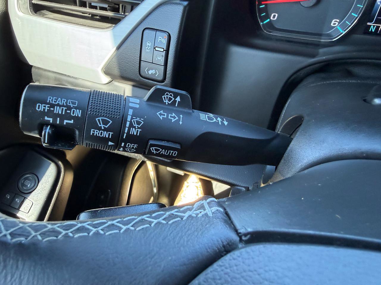 Used 2018 GMC Yukon SLT w/ Premium Edition image 27