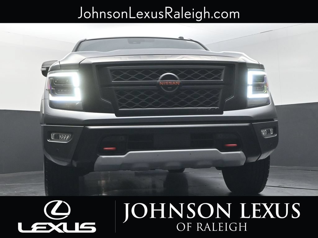 Used 2021 Nissan Titan PRO-4X w/ Pro-4x Convenience Package AWD/4WD image 16