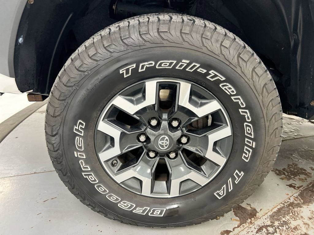 Used 2016 Toyota Tacoma TRD Off-Road w/ Exterior Package AWD/4WD image 27