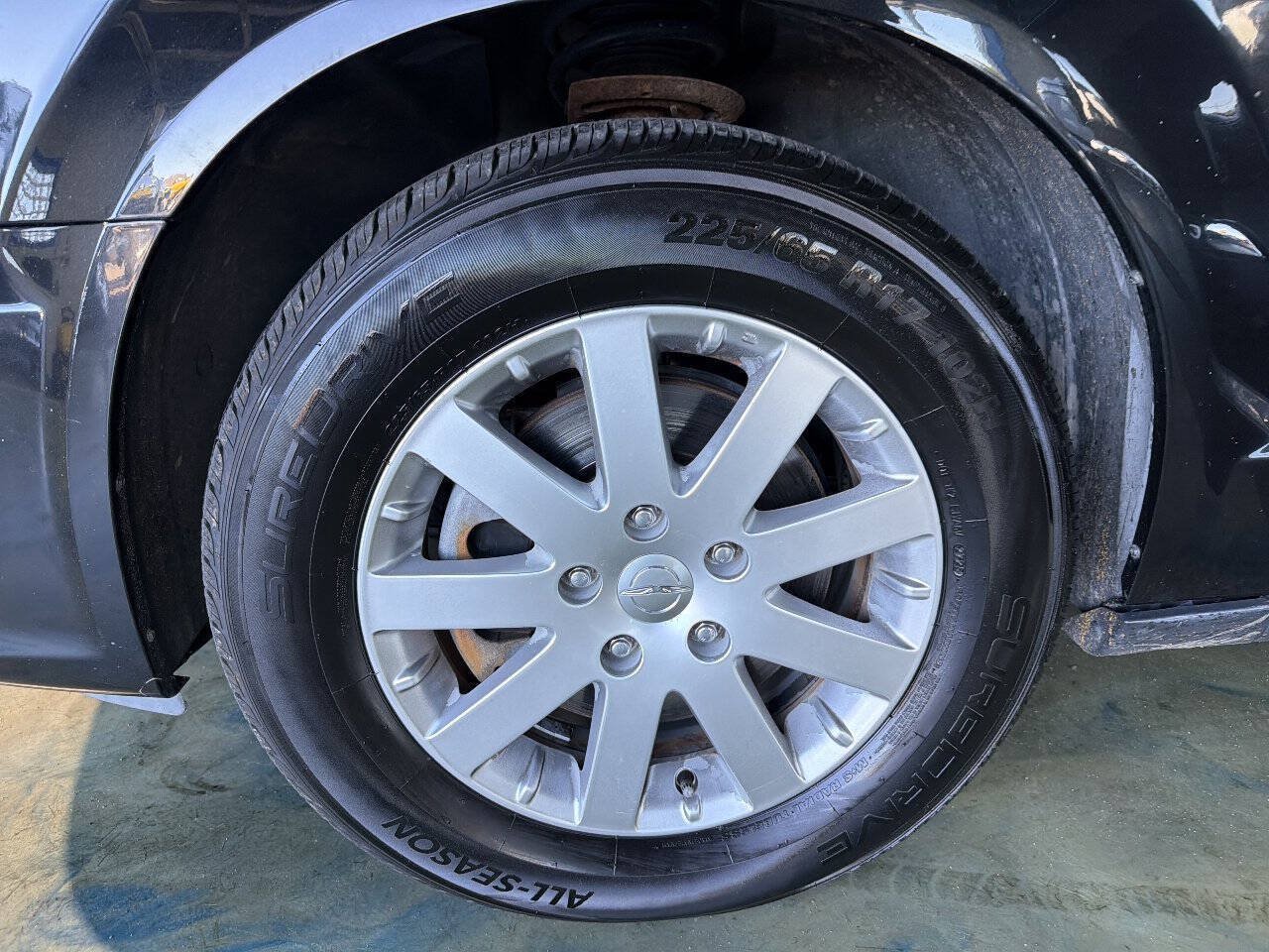 Used 2016 Chrysler Town & Country Touring FWD image 26