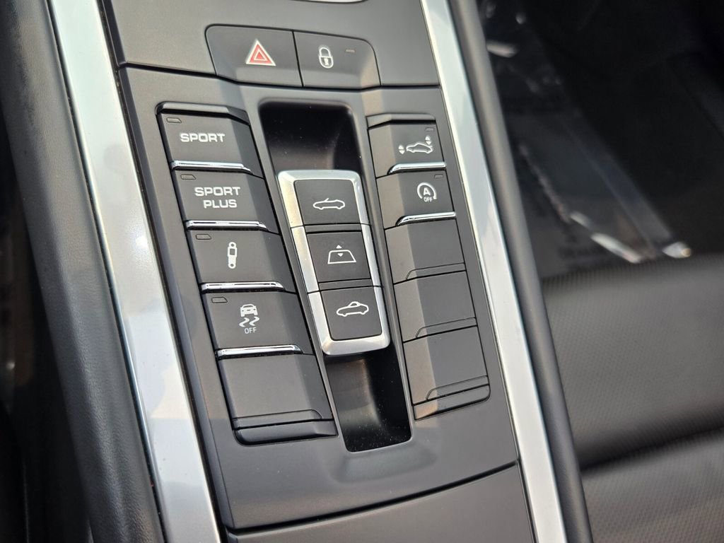 Used 2015 Porsche 911 Turbo AWD/4WD image 21