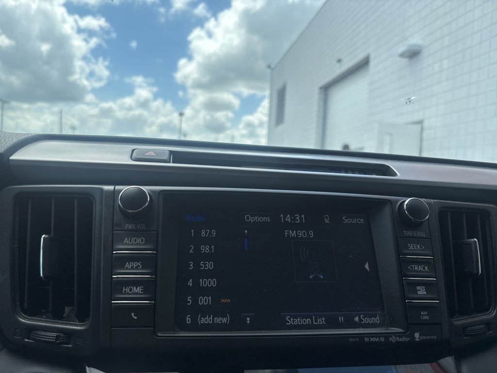 Used 2017 Toyota RAV4 XLE FWD image 12
