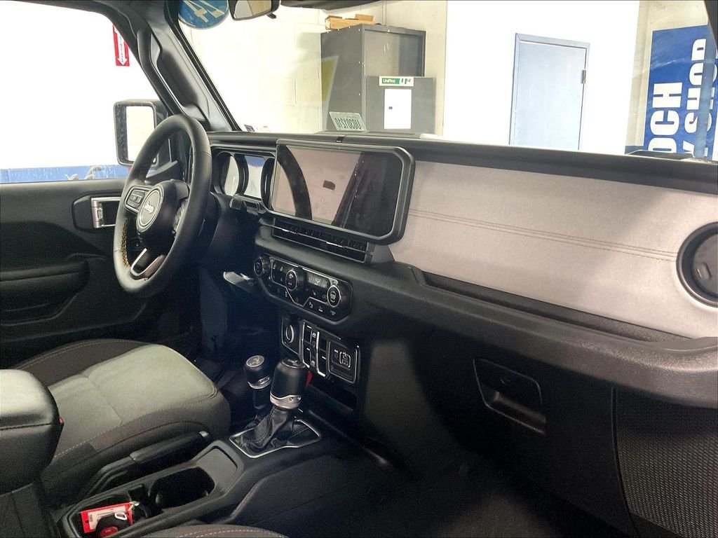 Used 2024 Jeep Wrangler Unlimited w/ Convenience Group AWD/4WD image 14