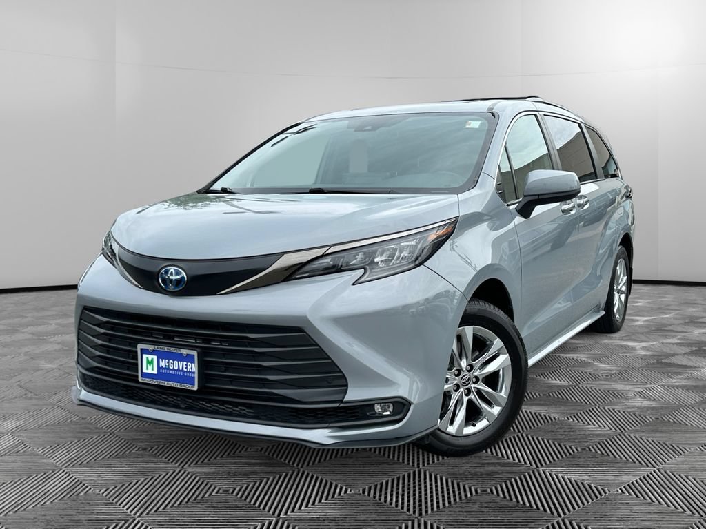 Used 2023 Toyota Sienna XLE Woodland Edition