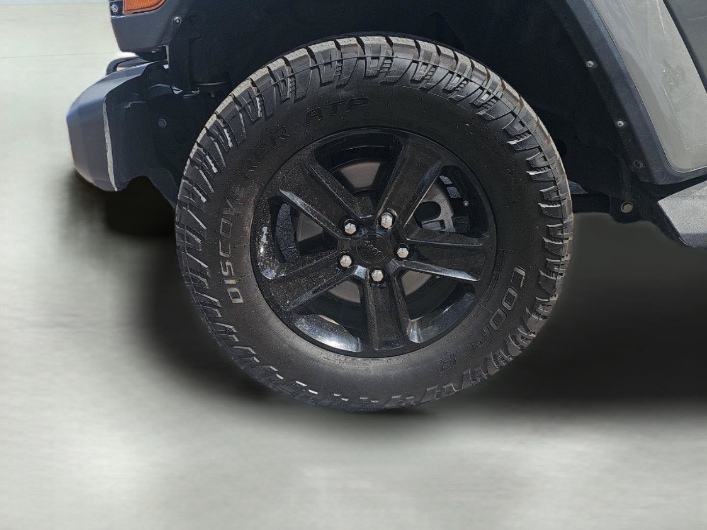 Used 2022 Jeep Wrangler Unlimited Sahara AWD/4WD image 10