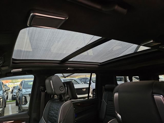 Certified 2022 Cadillac Escalade ESV Sport Platinum w/ Heavy-Duty Trailer Package image 11