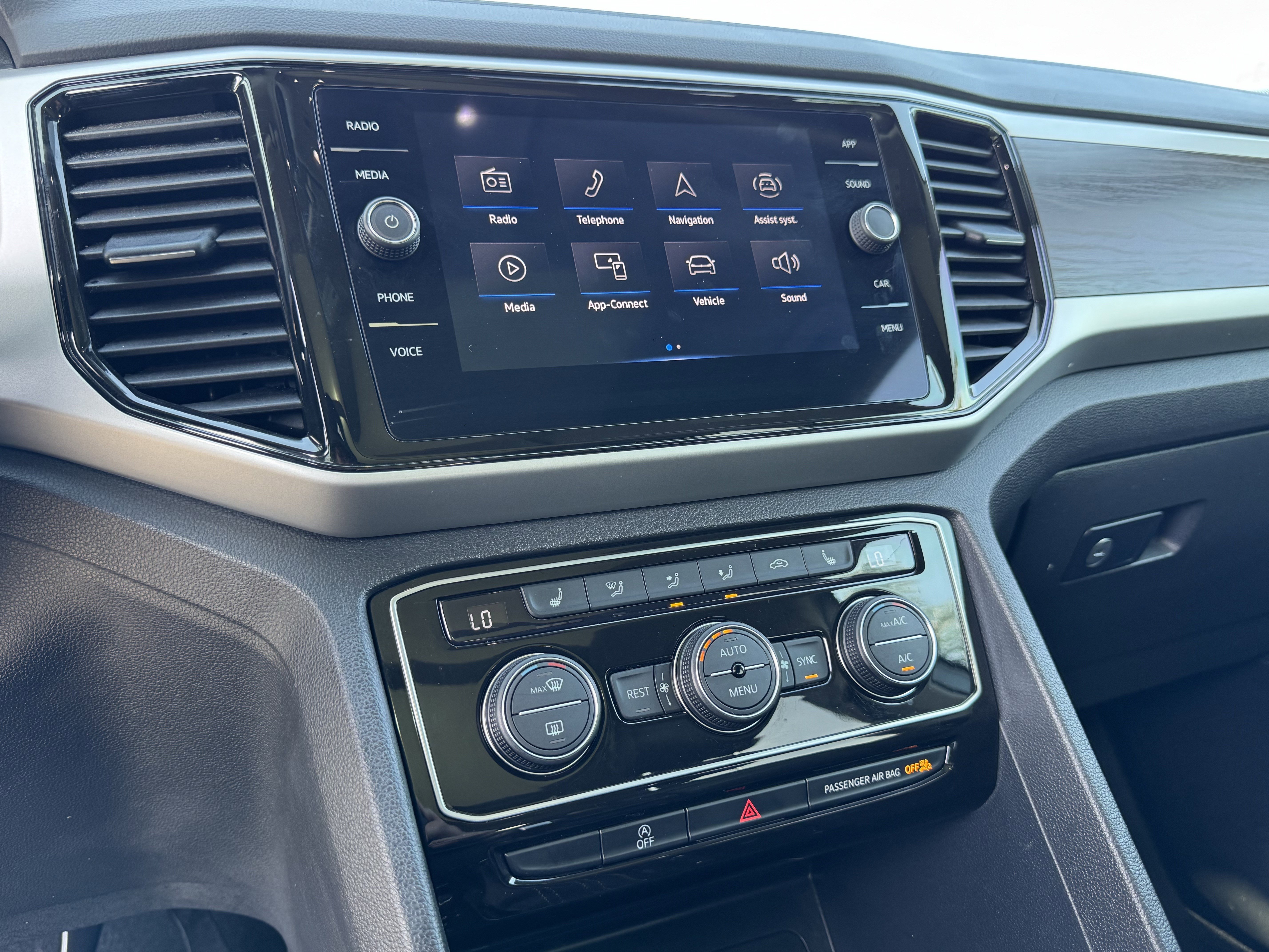 Certified 2022 Volkswagen Atlas SE w/ Panoramic Sunroof Package AWD/4WD image 24