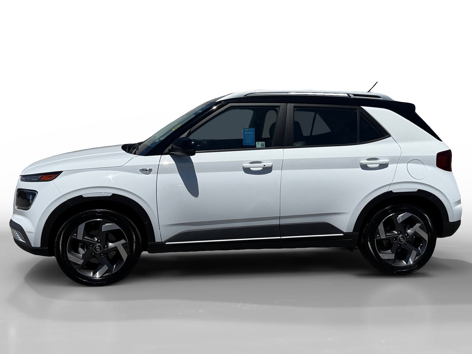 Used 2025 Hyundai Venue Limited FWD image 2