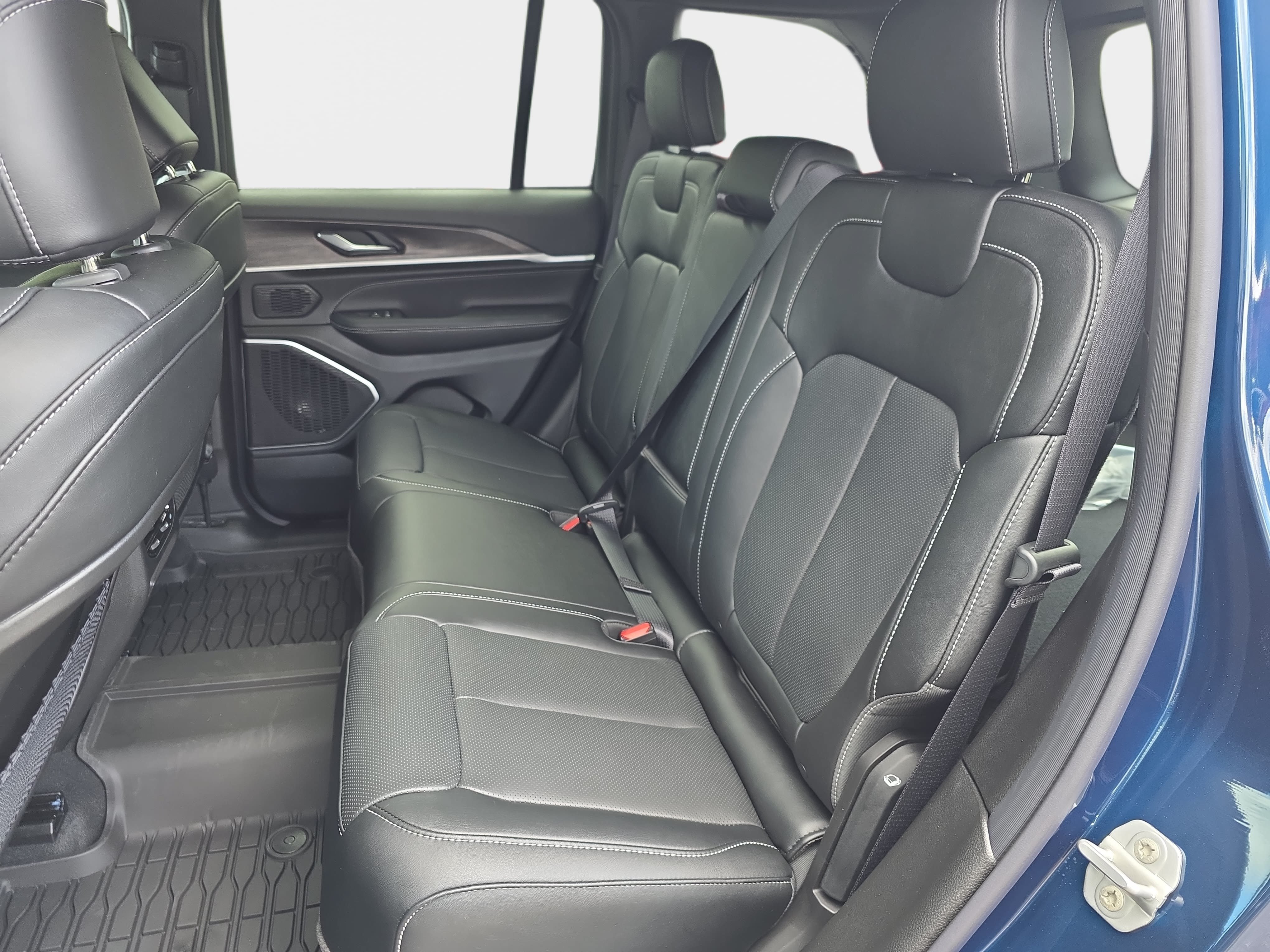 New 2026 Jeep Grand Cherokee Limited AWD/4WD image 12
