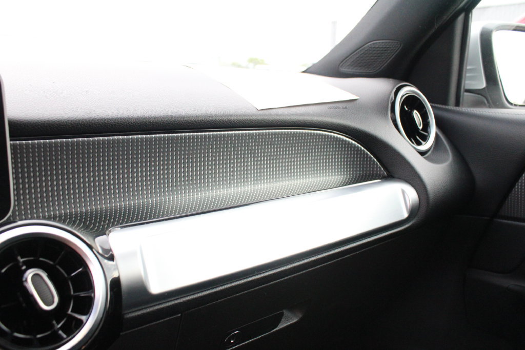 Used 2021 Mercedes-Benz GLB 250 image 21