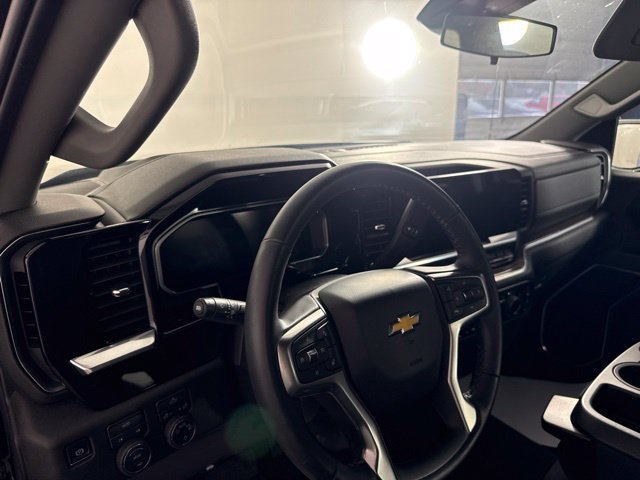 Used 2026 Chevrolet Silverado 1500 LT AWD/4WD image 17