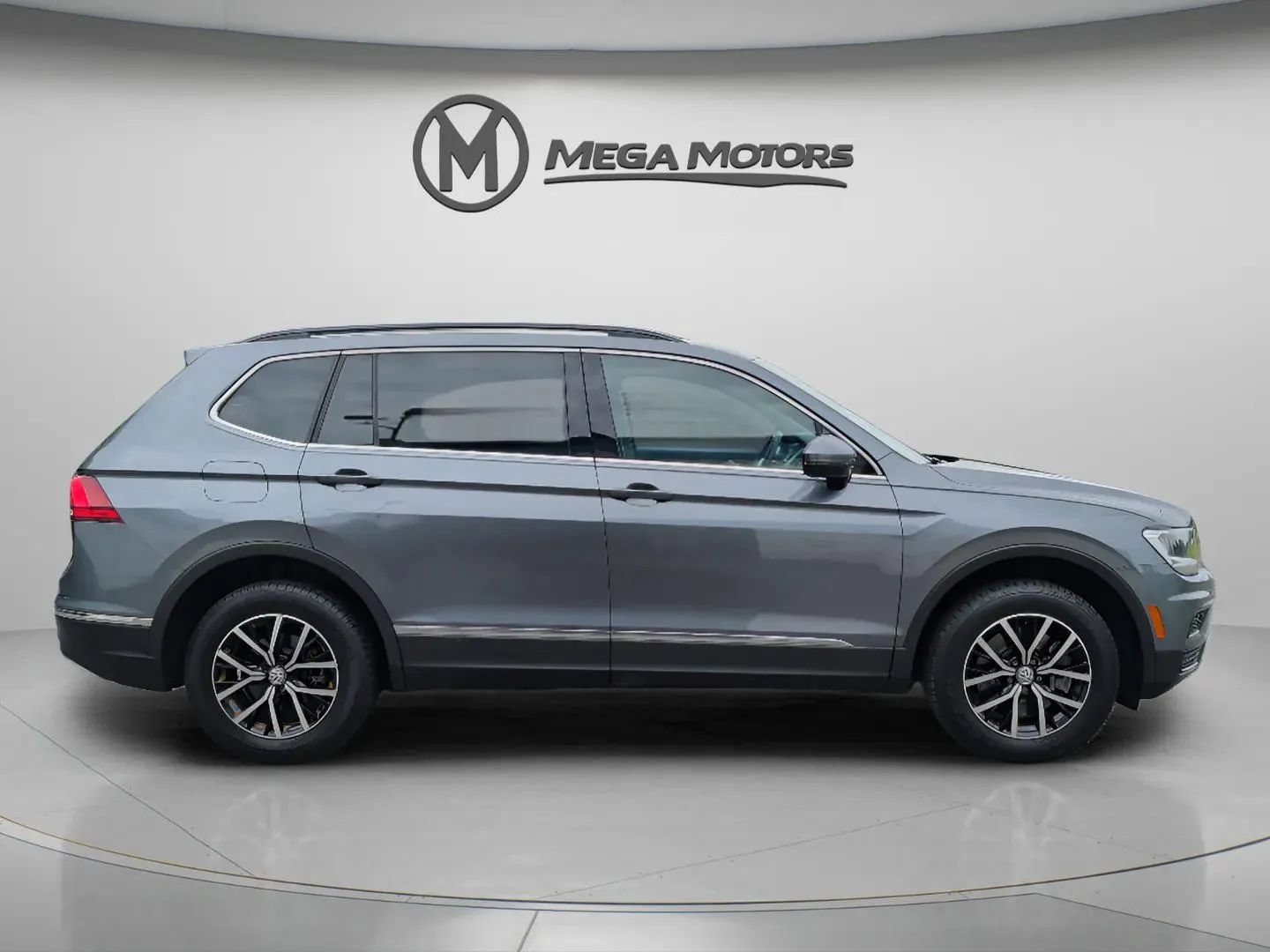 Used 2021 Volkswagen Tiguan SE FWD image 9