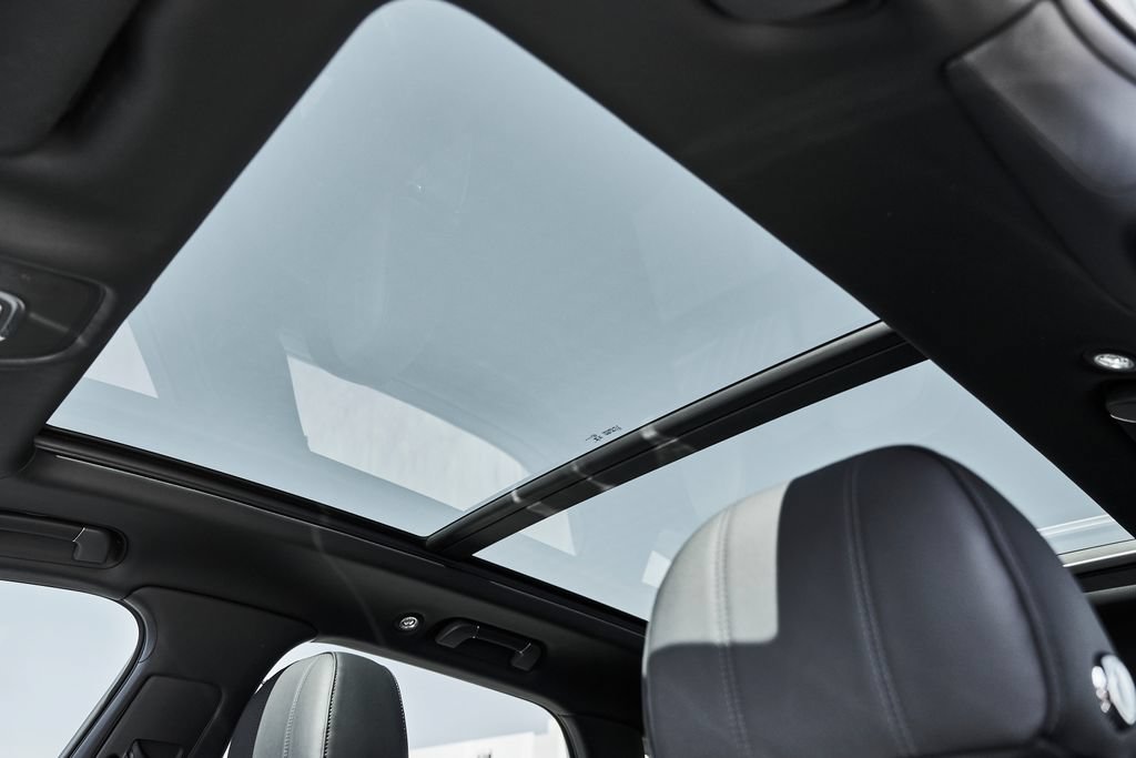 Used 2025 Bentley Bentayga AWD/4WD image 48